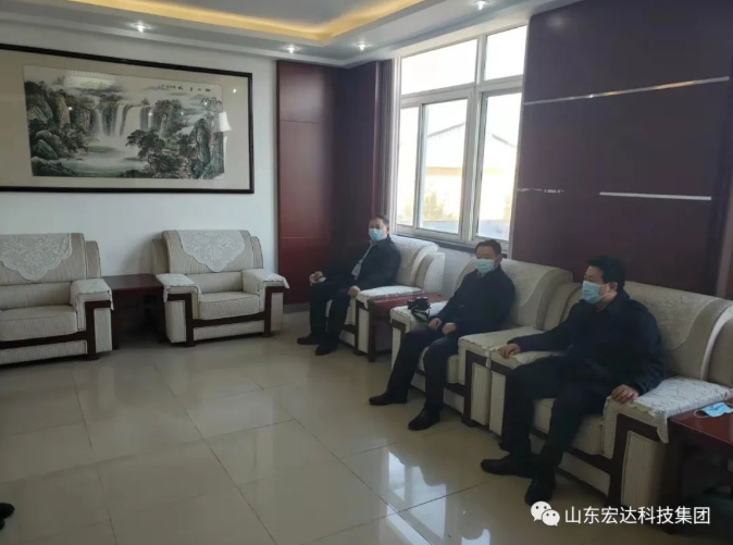 山东亿博页面在线登录集团副总经理张广义到开发区派出所慰问